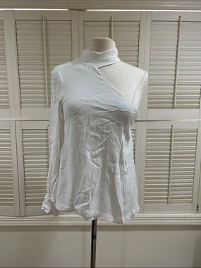Elliatt White Asymmetric One-Shoulder Top
